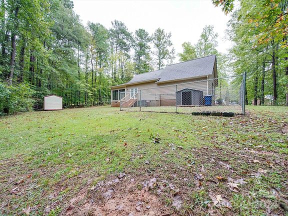 5th image of 139 Highland Woods Dr