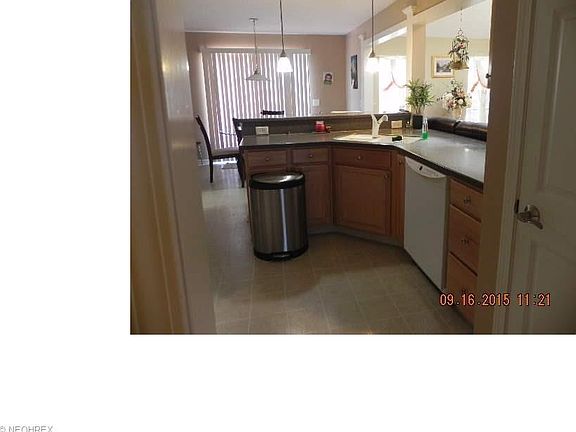 5th image of 217 Kansas Ave