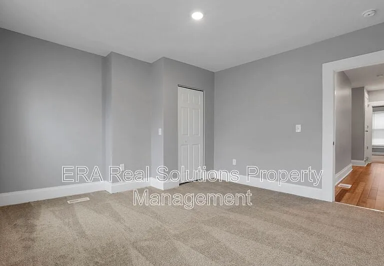 741 E Mound St — Photo 13