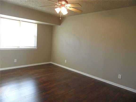 3rd image of 817 Rosewood Hills Dr