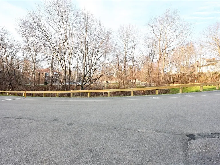 610 S Franklin St #B202 — Photo 15