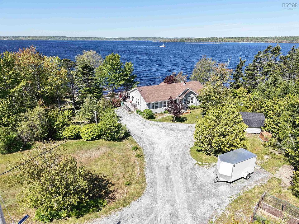 1st image of 650 Sandy Point Rd