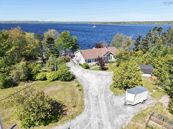 650 Sandy Point Rd, Shelburne, NS B0T 1W0