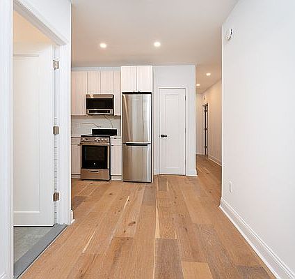 3rd image of 76 Carmine St #3CD