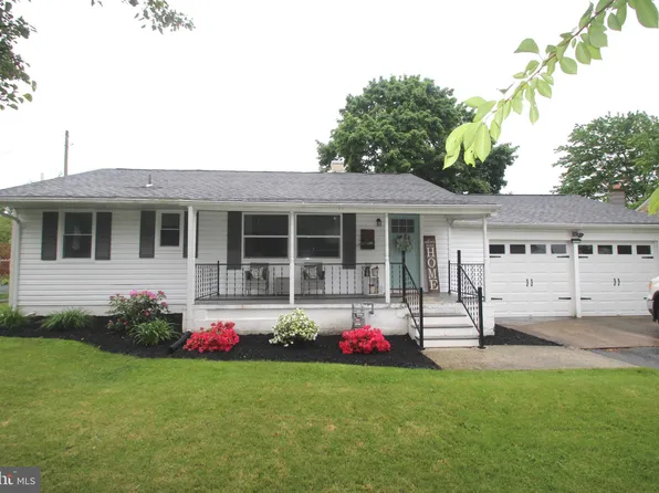 110 Lincoln Dr, Fayetteville, PA 17222