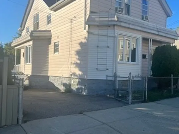 90 Johnson St, Fall River, MA 02723