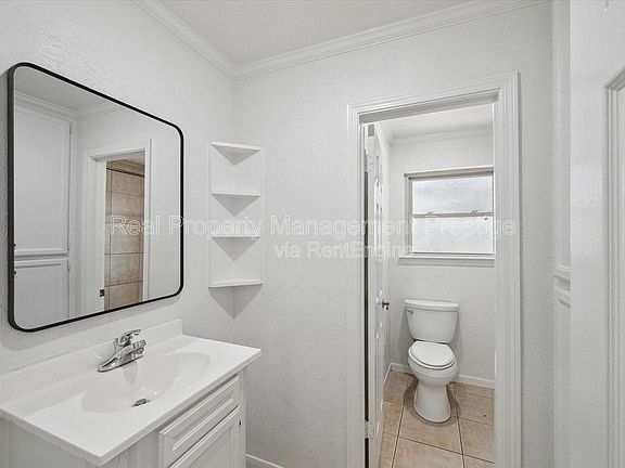3rd image of 382 Dawn Hill Dr