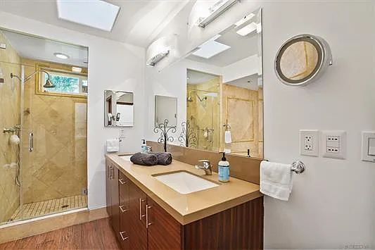 900 Highland Dr — Photo 21