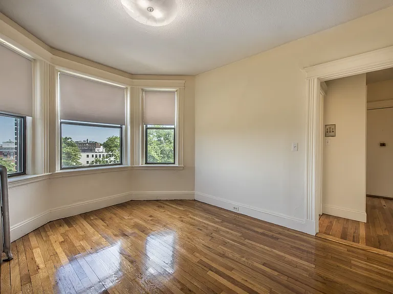 Commonwealth Apartments — Photo 11