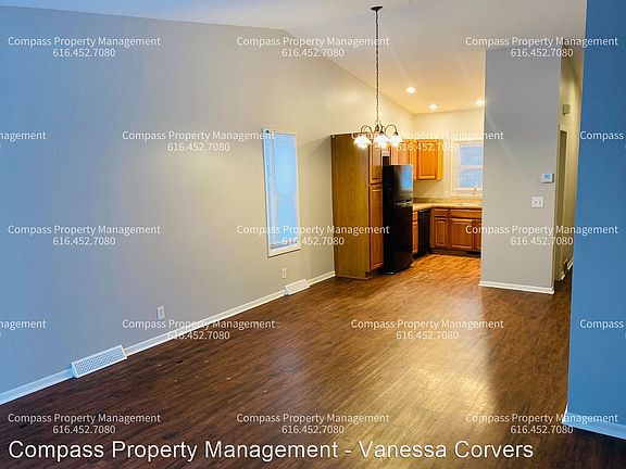 3rd image of 2927 Mulford Dr SE
