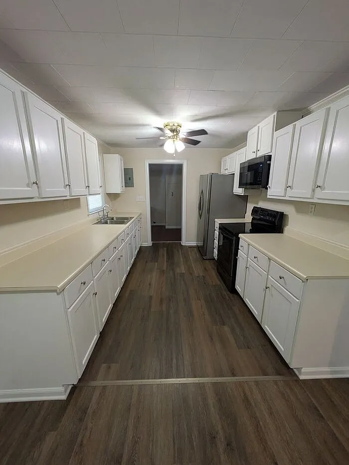 3 bed, 2.0 bath, 1400 sqft, $1,725 — Photo 3