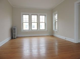 918 Reba Pl #35, Evanston, IL 60202