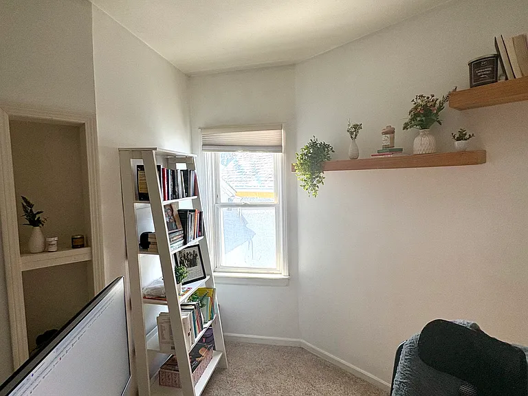 Home office/ 3rd BR