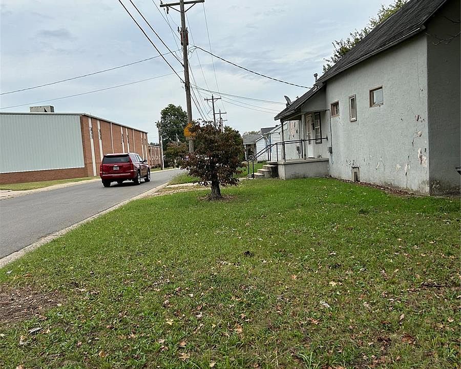 2nd image of 232 Moore Ave