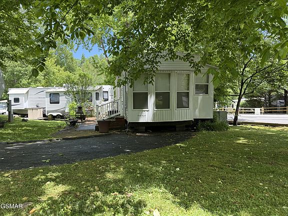 3rd image of 4229 E Pkwy #10-lot 10