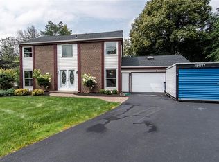 4 Old Brick Cir, Pittsford, NY 14534