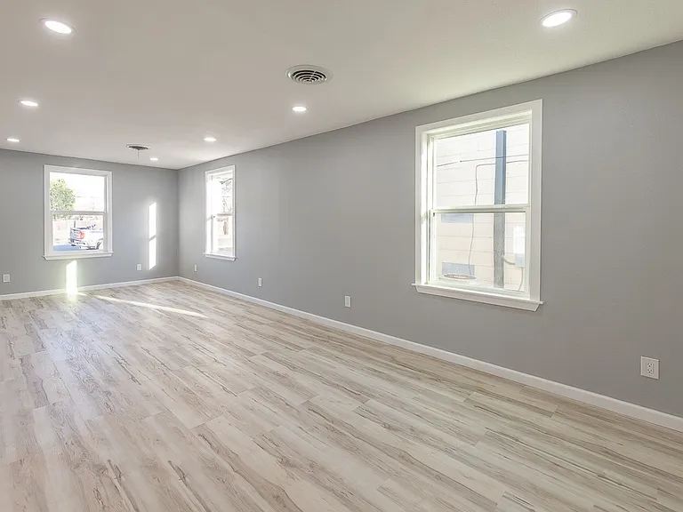 5409 Avenue D — Photo 9
