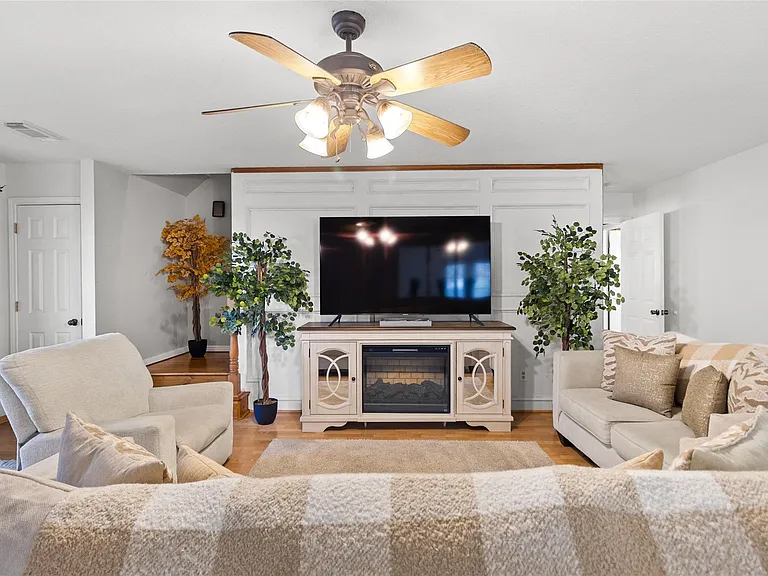 117 E Park Dr — Photo 5