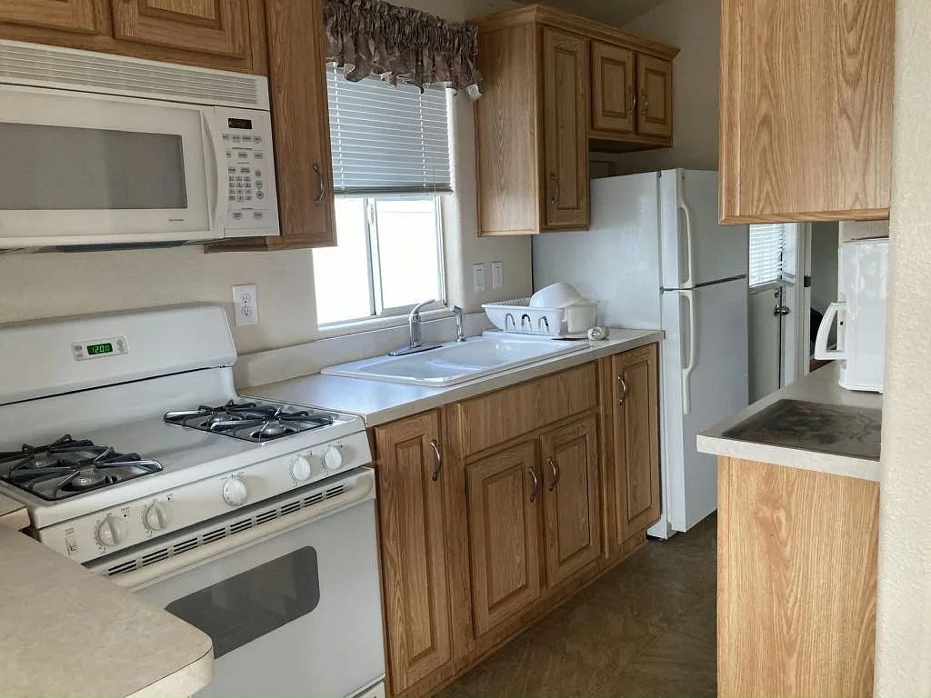 1 bed, 1.0 bath, 385 sqft, $1,200 — Photo 2