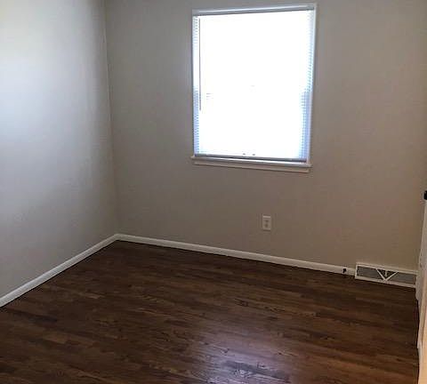4th image of 8808 Pine Dr