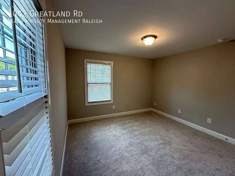 1002 Greatland Rd — Photo 14