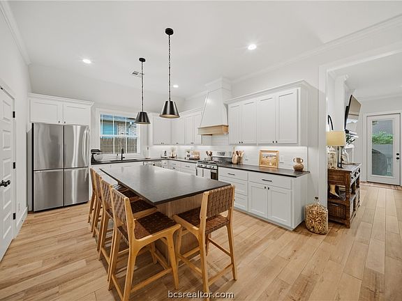 3rd image of 3520 Fairhope Way