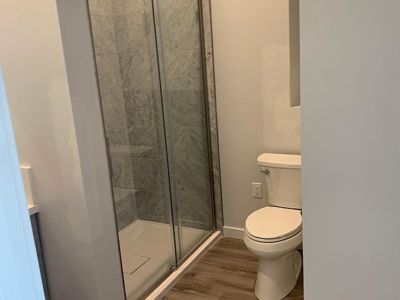 2nd image of 524 Burlingame Ave #B
