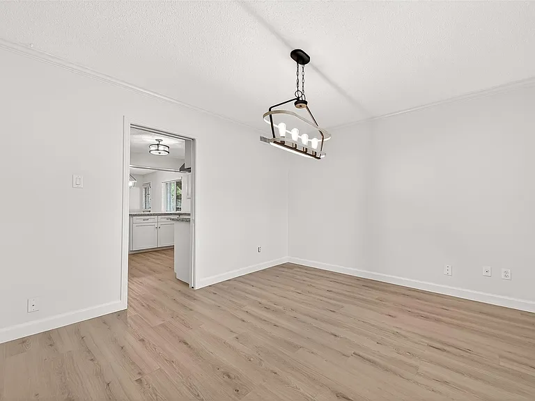 10602 Longmont Dr — Photo 9