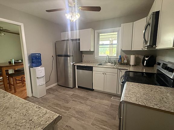 3rd image of 656 Holly Dr
