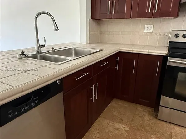 1400 NE 191st St APT 310, Miami, FL 33179