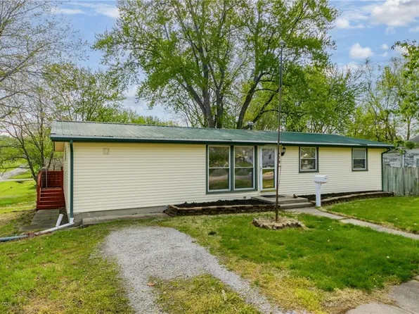 608 N Burruss St, Hamilton, MO 64644