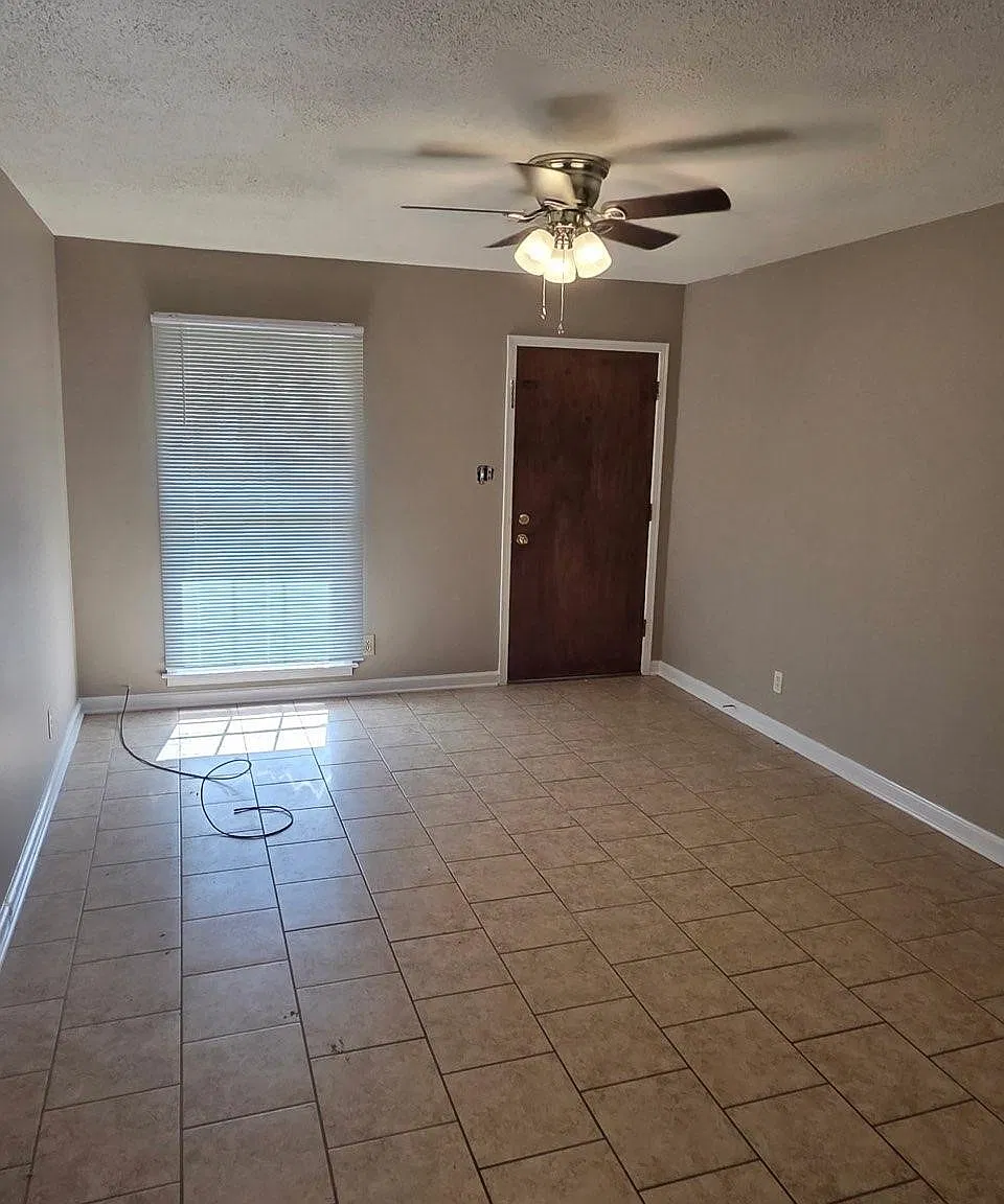 3 bed, 2.0 bath, 1015 sqft, $1,250 — Photo 2