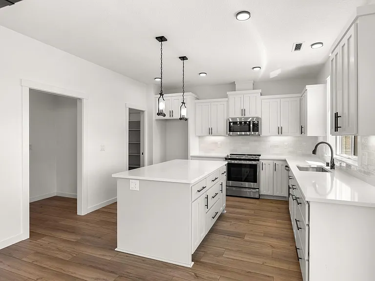 1513 W 14th Ave — Photo 11