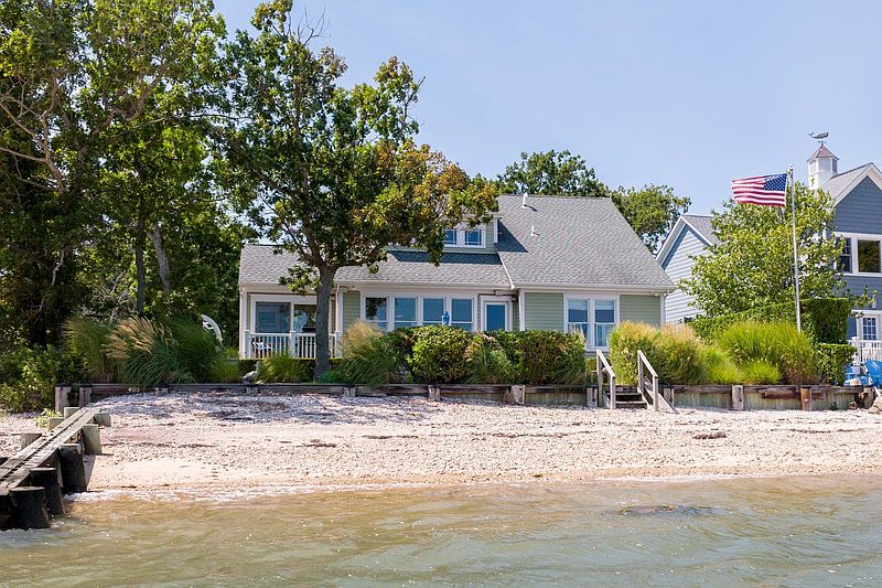 うみし 4295 Bay Shore Rd, Greenport, NY 11944 | Out East