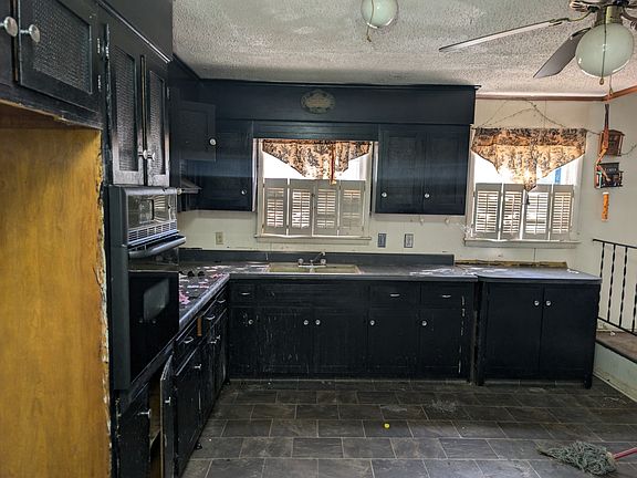 3rd image of 411 Beech St