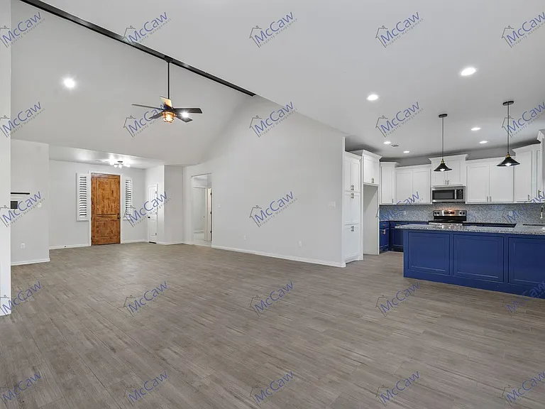 2524 Creek Dr — Photo 3