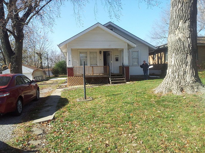 1st image of 2328 S Claremont Ave