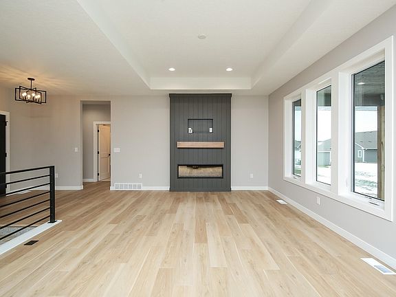 3rd image of 520 Quartzite Ave