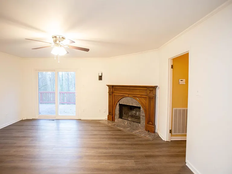 1506 Alberta Dr — Photo 7