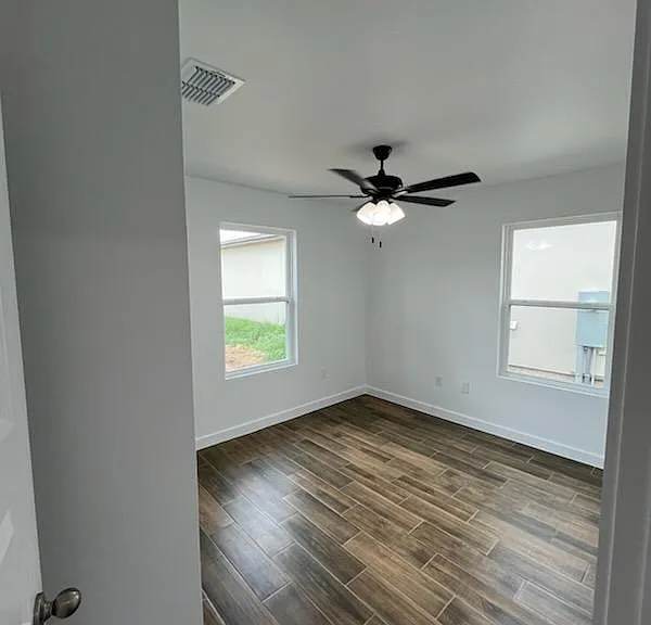 W Devon Pl — Photo 8
