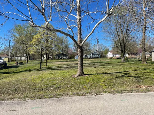000 E Crescent, Aurora, MO 65605