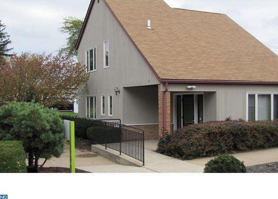 2nd image of 925 Main St Ste 200