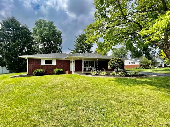 4493 Darby St, Center Valley, PA 18034