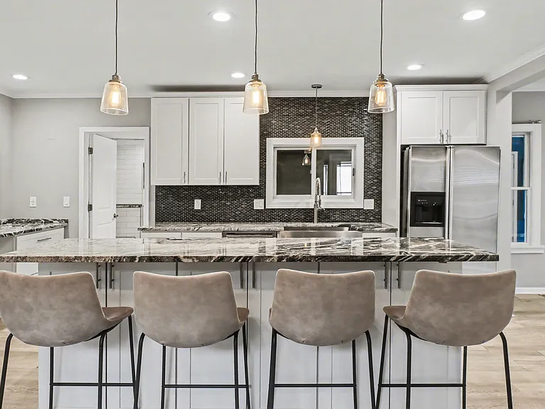 1430 Rossdale Dr — Photo 2