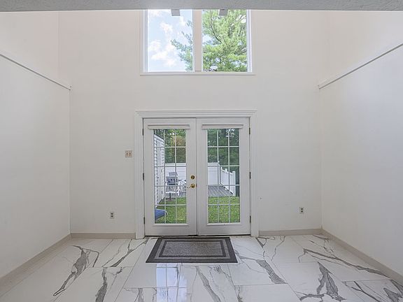 3rd image of 9 Stillwood Cir