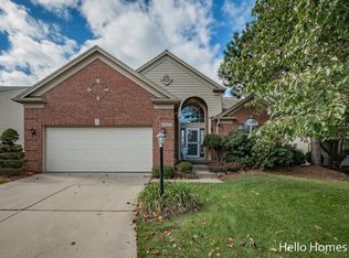 6925 Fairway Vista Dr SE, Caledonia, MI 49316