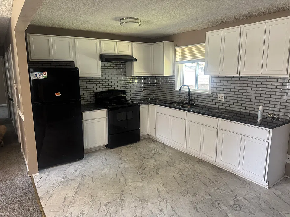 413 W Campanella Dr