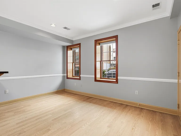 21 Saint Pauls Ave #1 — Photo 19