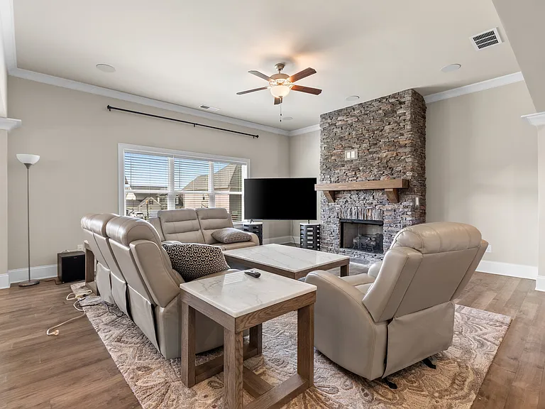 7435 Red Poppy Dr — Photo 10