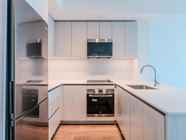 2485 Eglinton Ave W #913 — Photo 11